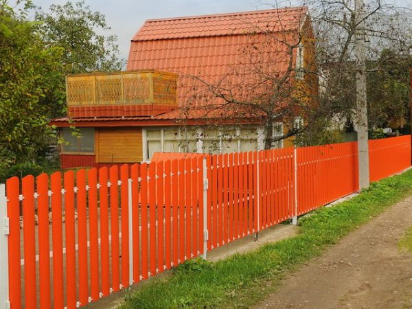 Hàng rào màu cam