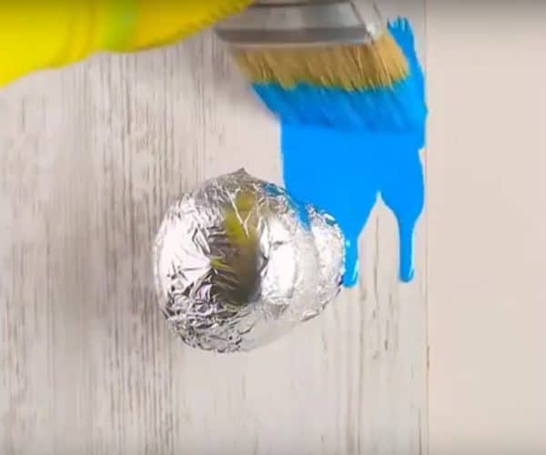 Защита на дръжката на вратите по време на боядисване