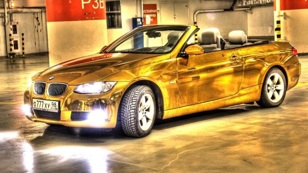 Златно BMW