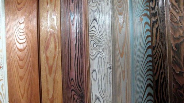 تقنية التنظيف بالفرشاة على أنواع مختلفة من الخشب
