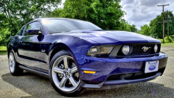 Lilla Ford Mustang HDR