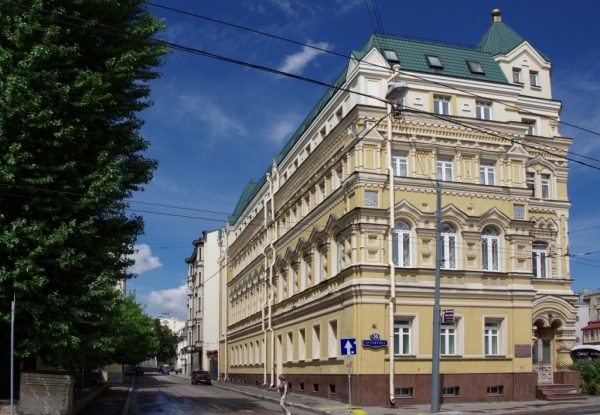 Namas ant Ostoženkos, kuriame yra Andrejaus Malakhovo butas