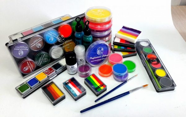 Variedades de cores para pintura de rosto