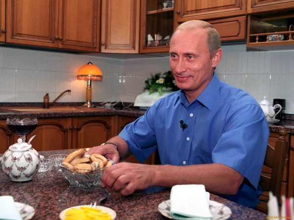 Vladimir Putin em seu apartamento em São Petersburgo