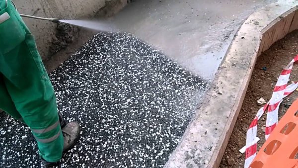 Промиване на бетон с водна струя