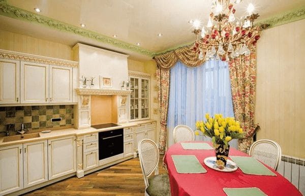 Interior da cozinha em um apartamento de cinco quartos Martirosyan