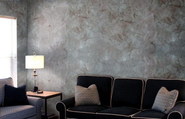 Dekoratyvinio marmurinio tinko naudojimas gyvenamojo kambario dizaine