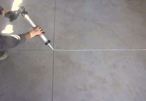 Sandarinimo siūlės betoninėse grindyse