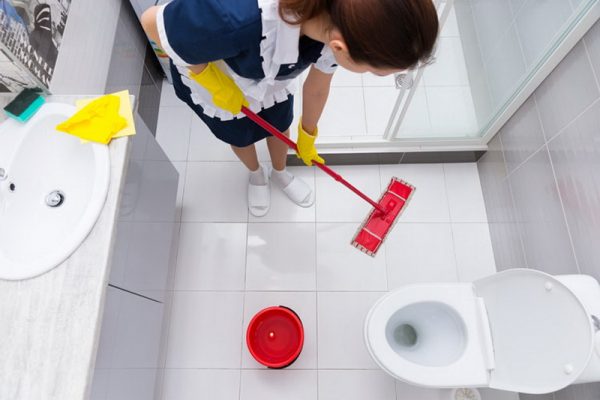 Na podlahe kúpeľne je dôležité jednoduché čistenie.