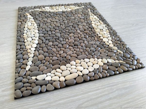 Flat pebble rug