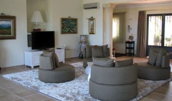 Interiér obývacej izby Natalia Vetlitskaya v Španielsku