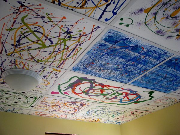Vẽ sáng tạo trên trần nhà