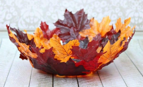 Papier mâché - un vase de feuilles d'automne