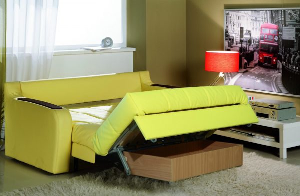 Sammenleggbar sofa med linnedkasse