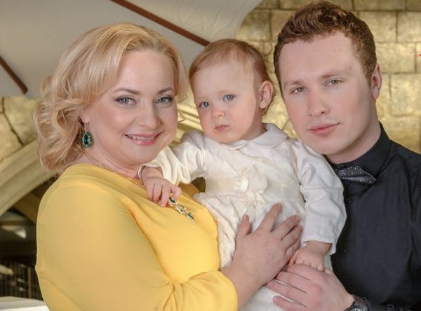 Svetlana Permyakova com seu marido e filha