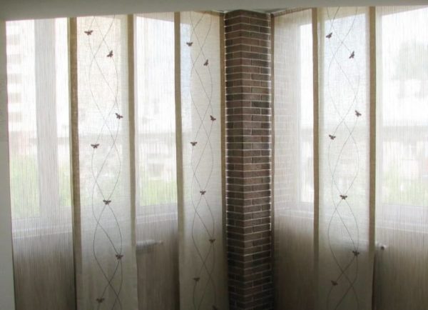 Japanske gardiner i det indre av loggia og balkong