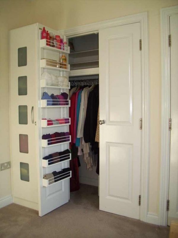 Systemy przechowywania na drzwiach szafy