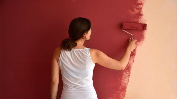 Malowanie ścian farbą akrylową