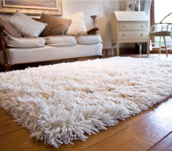 Bílý koberec