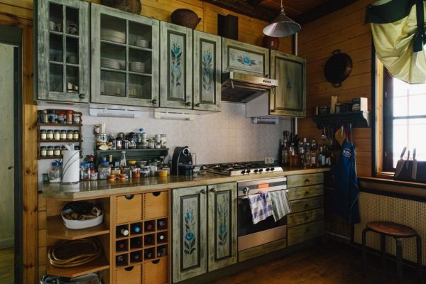Nội thất của nhà bếp trong ngôi nhà của Parfyonov