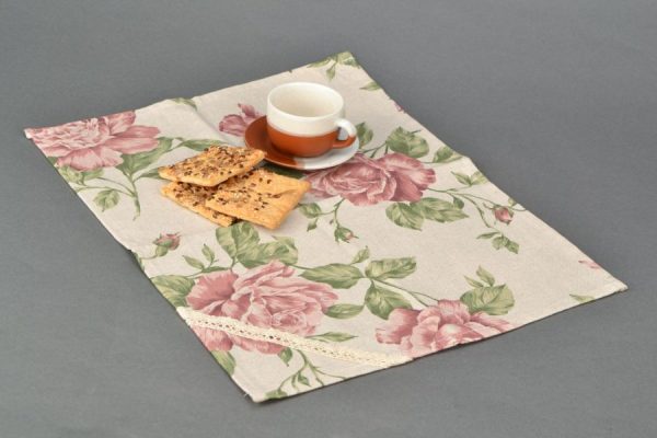 Dekoratyvinės servetėlės ​​iš senos vienkartinės staltiesės