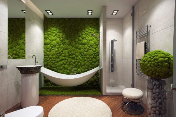 Dirbtinė žolė ant sienos vonios kambario interjere