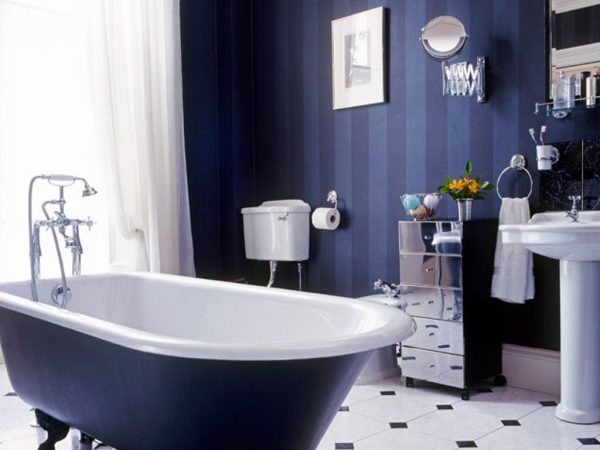Biely a modrý kúpeľ