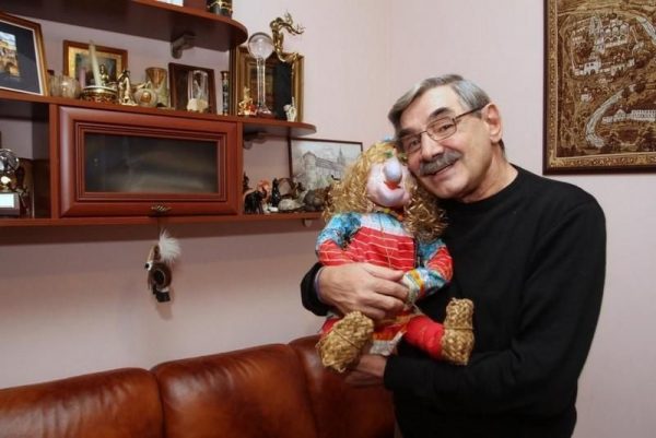 Alexander Pankratov-svart i sin leilighet på Tverskaya