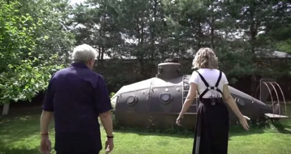 Ponorka v zahradě Andrei Makareviče