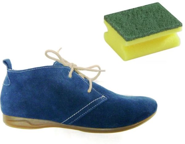 การทำความสะอาดรองเท้าหนังกลับด้วยฟองน้ำโฟม