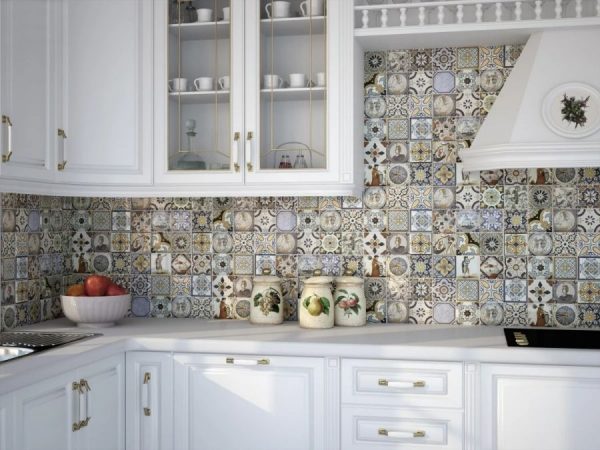Parede de retalhos de azulejos para a cozinha